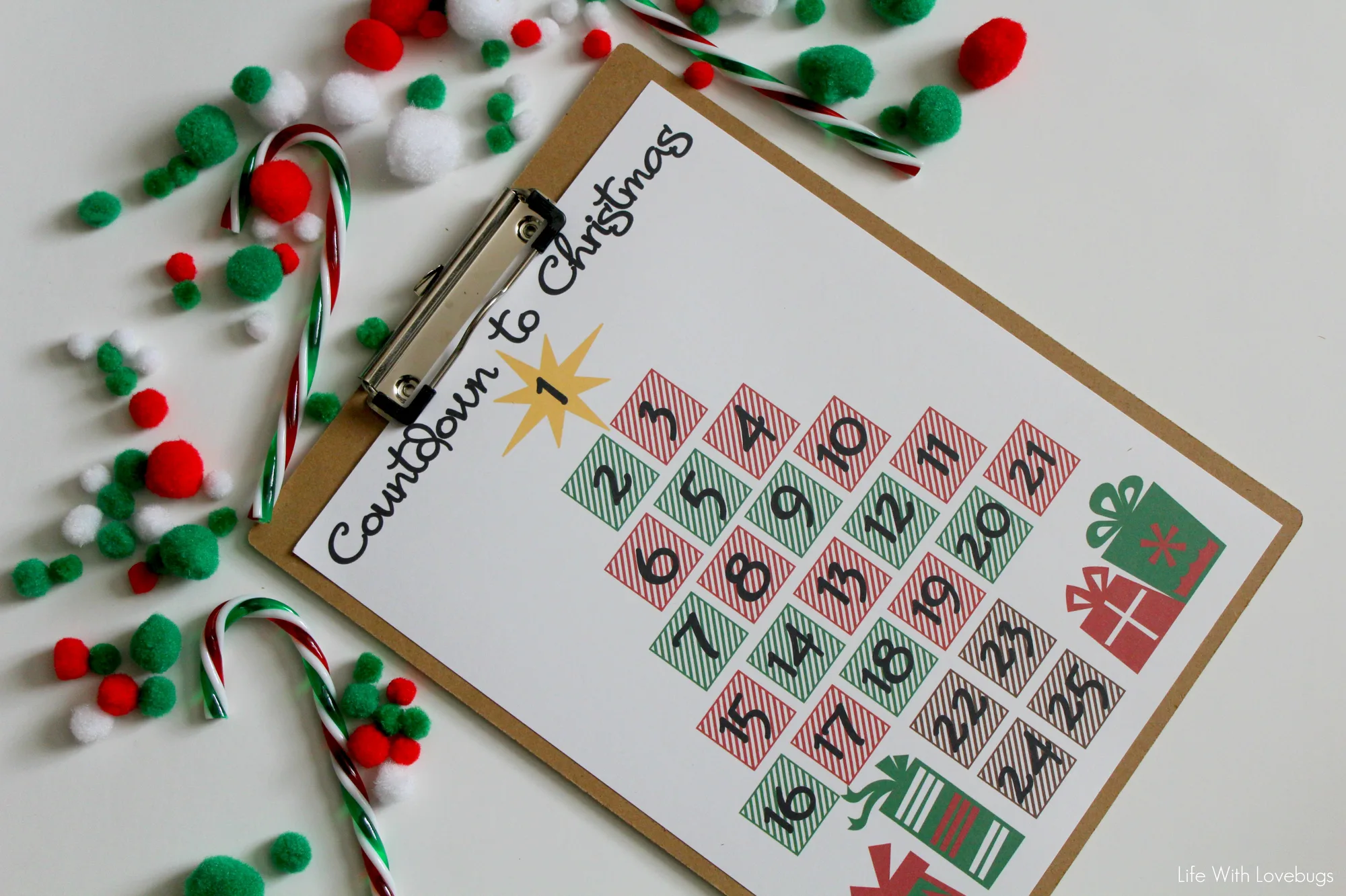 color-in Christmas tree printable