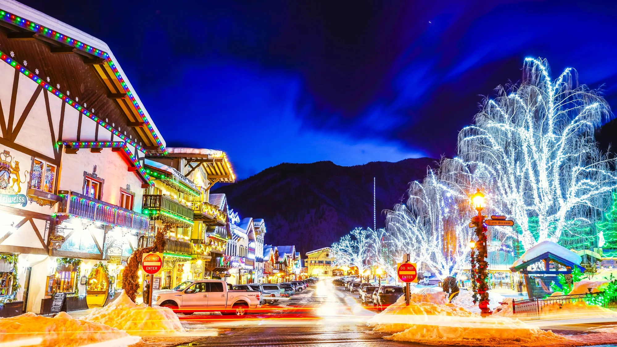 usa xmas traditions - Most Christmassy Towns In America This Winter