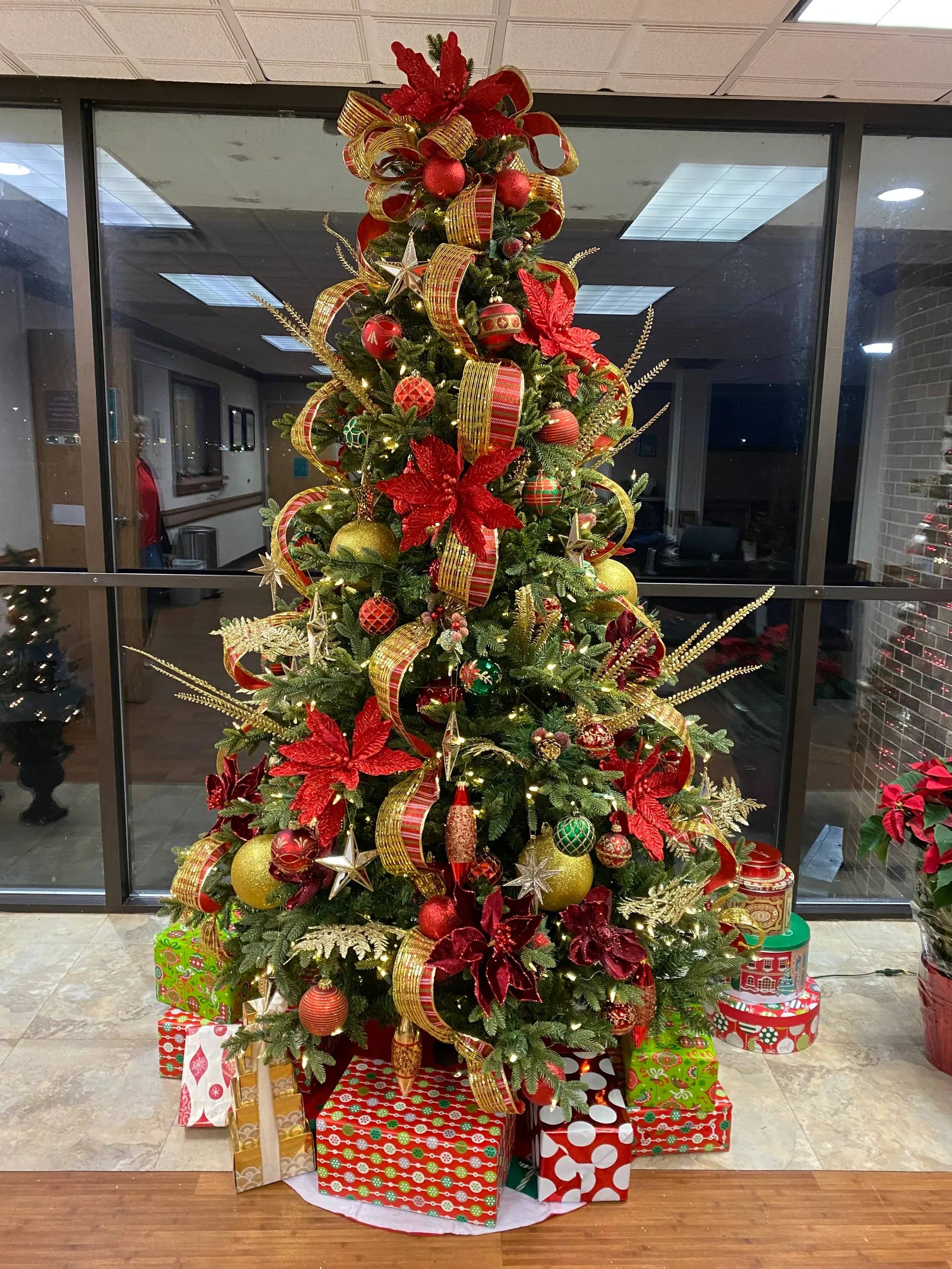 what does xmas tree represent - What To Put On A Christmas Tree First at Victoria Riley blog